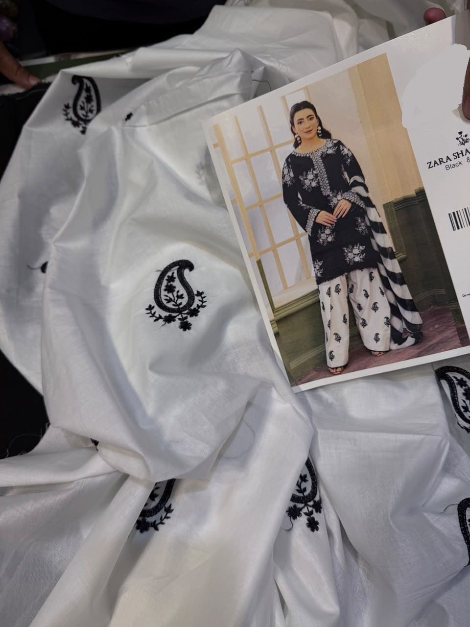 ZARA SHAHJAHAN BLACK & WHITE