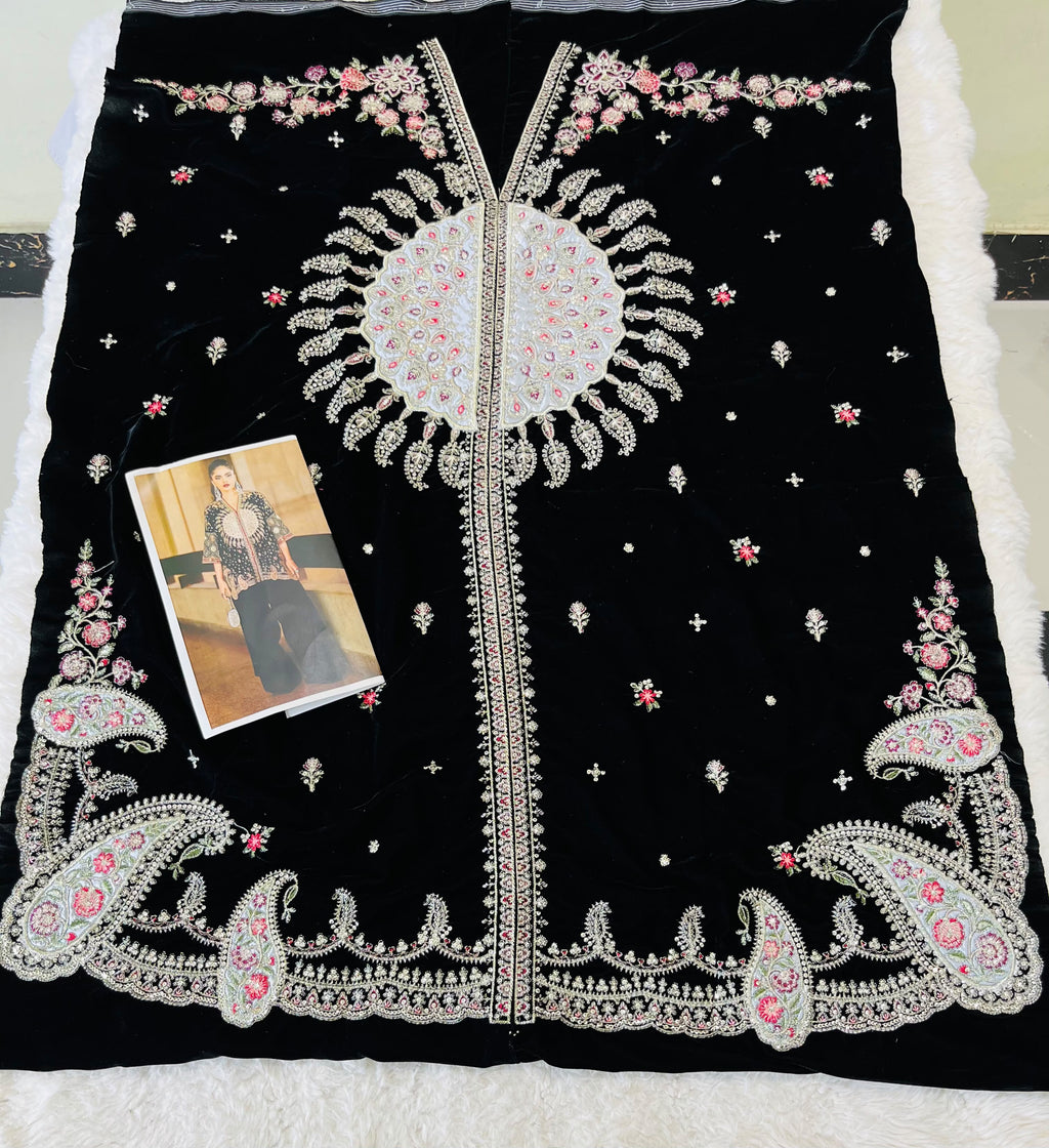 Ethnc Micro Velvet Black 2pc Hit Code