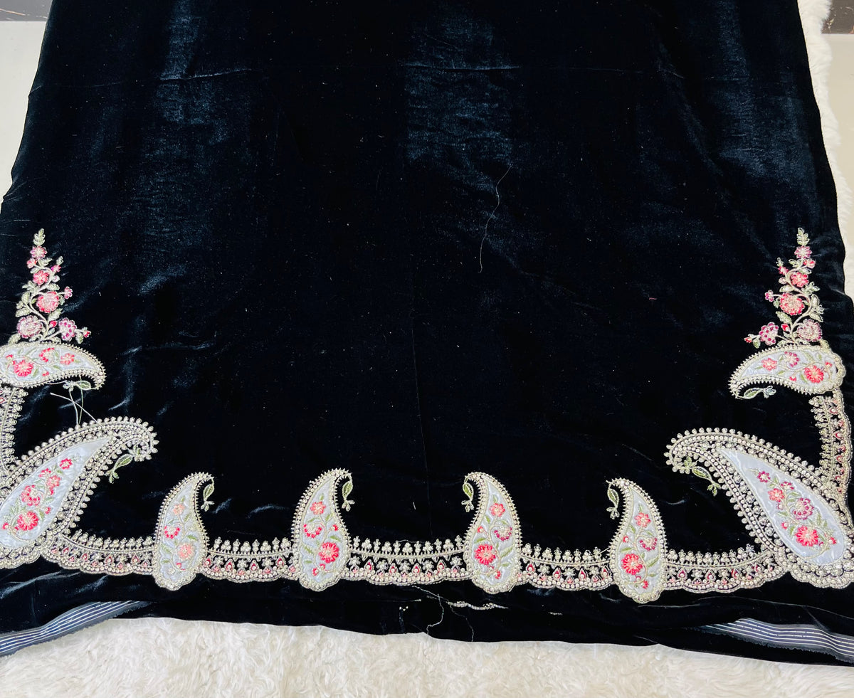 Ethnc Micro Velvet Black 2pc Hit Code