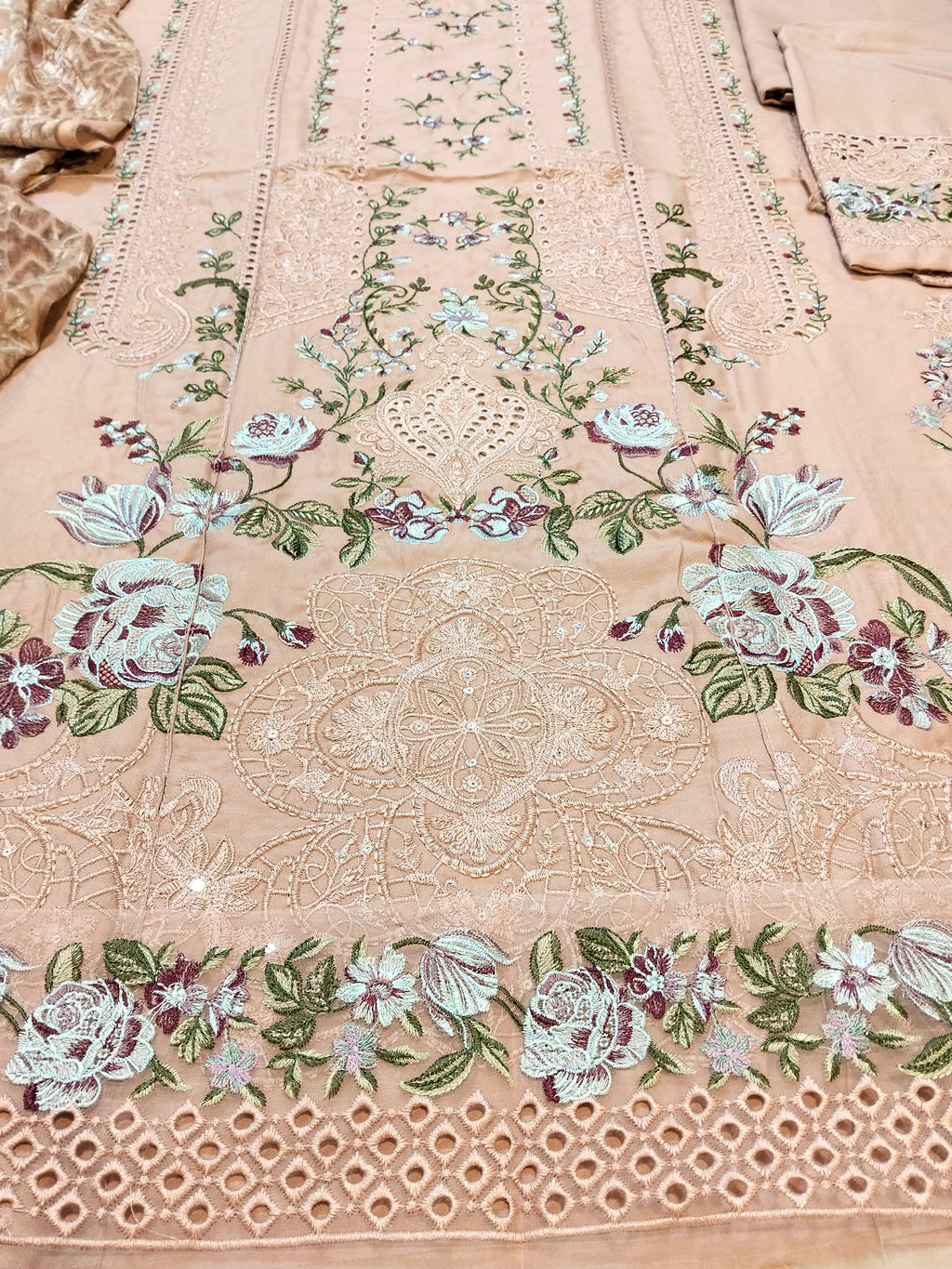 Elaf Embroided Dhanak Vs Plachi Shwal 3pc Hit Code  H55