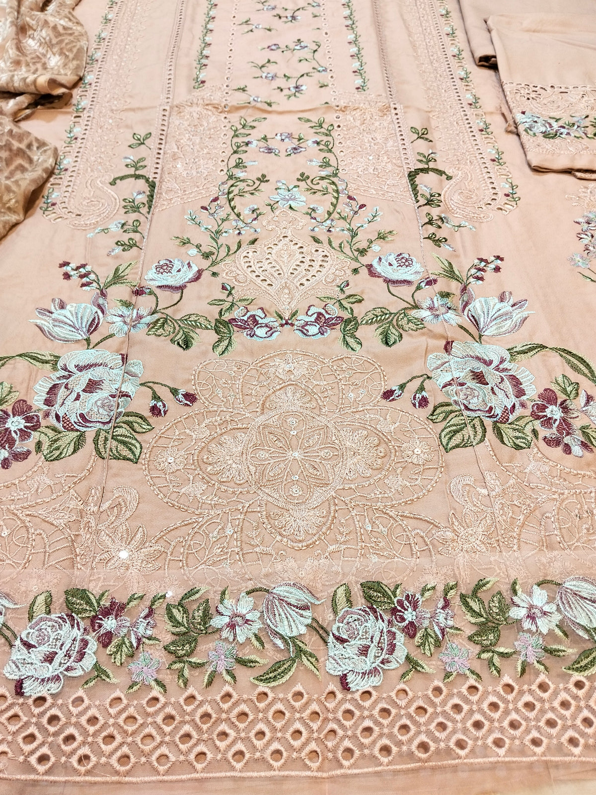 Elaf Embroided Dhanak Vs Plachi Shwal 3pc Hit Code  H55