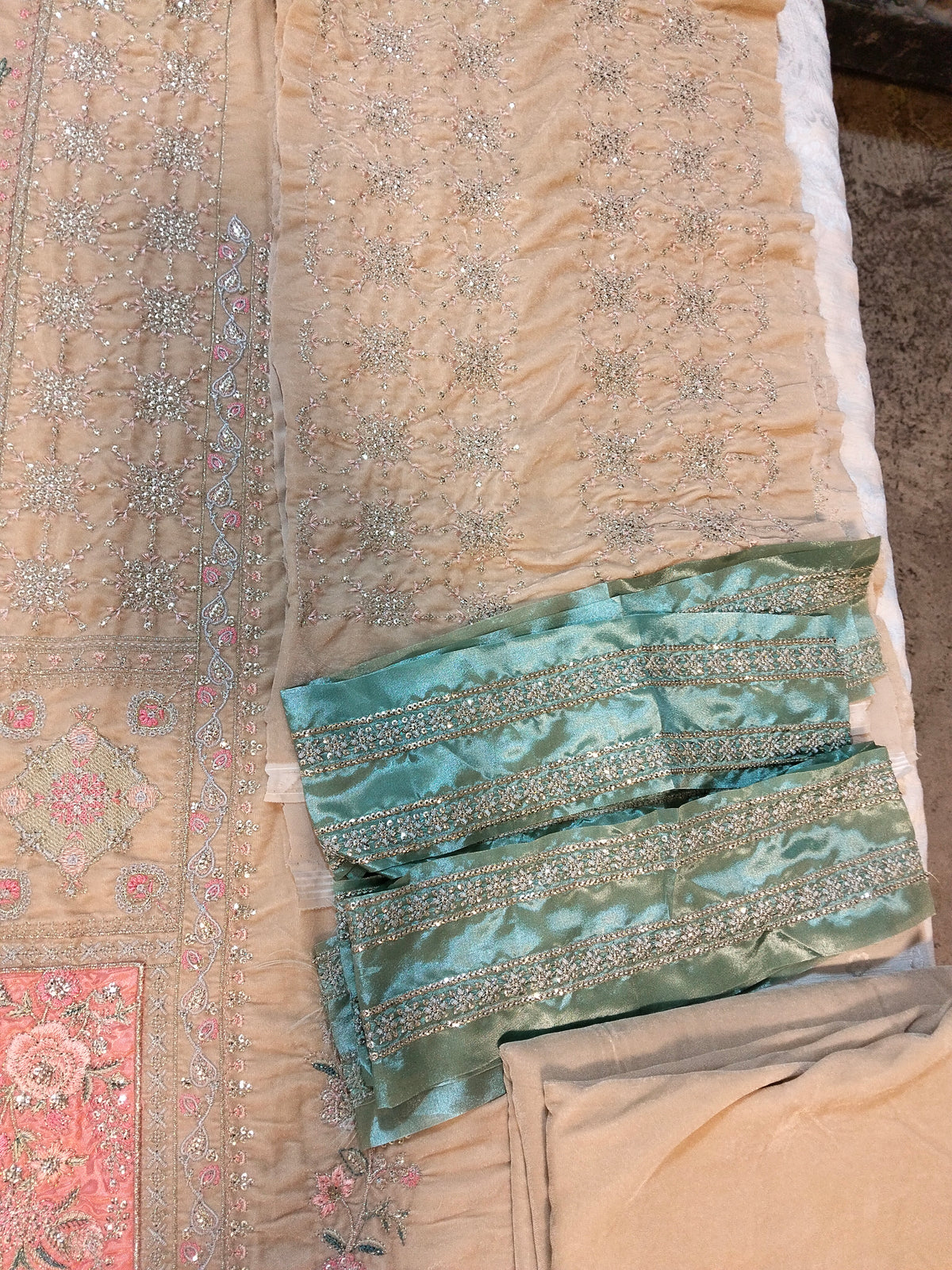 Ethnc Embroided Micro Velvet 2pc Hit Code E1210
