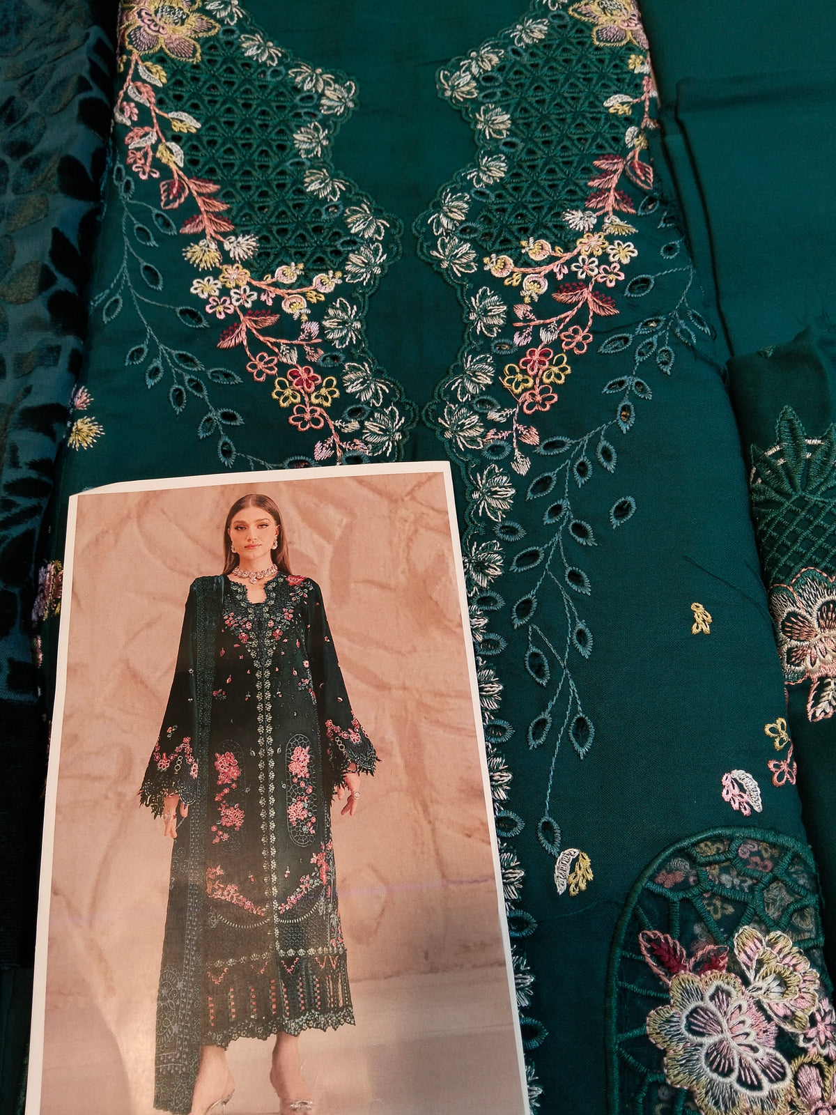 Bin ilyas Rose Embroided Viscose 3pc Hit Code 162-A