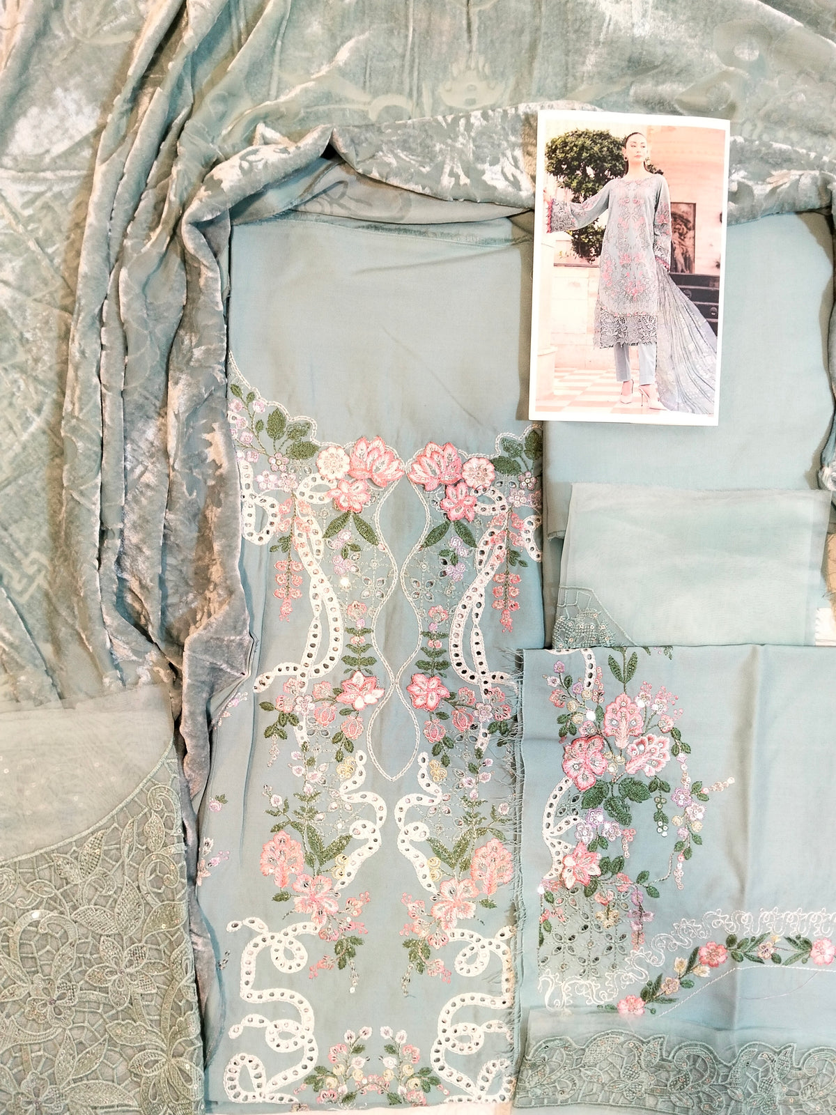 Maria.B Embroided Dhanak Vs Plachi Shwal 3pc Hit Code 112