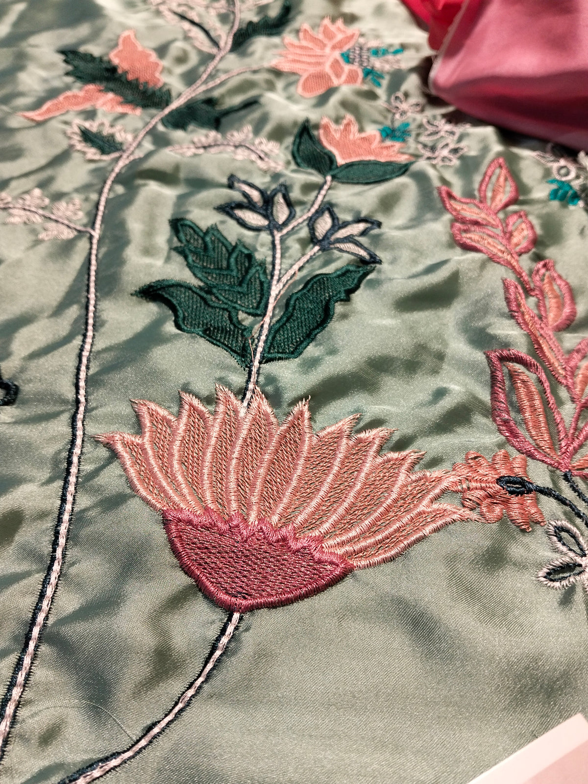 Barooque Silk Embroided 3pc Hit code