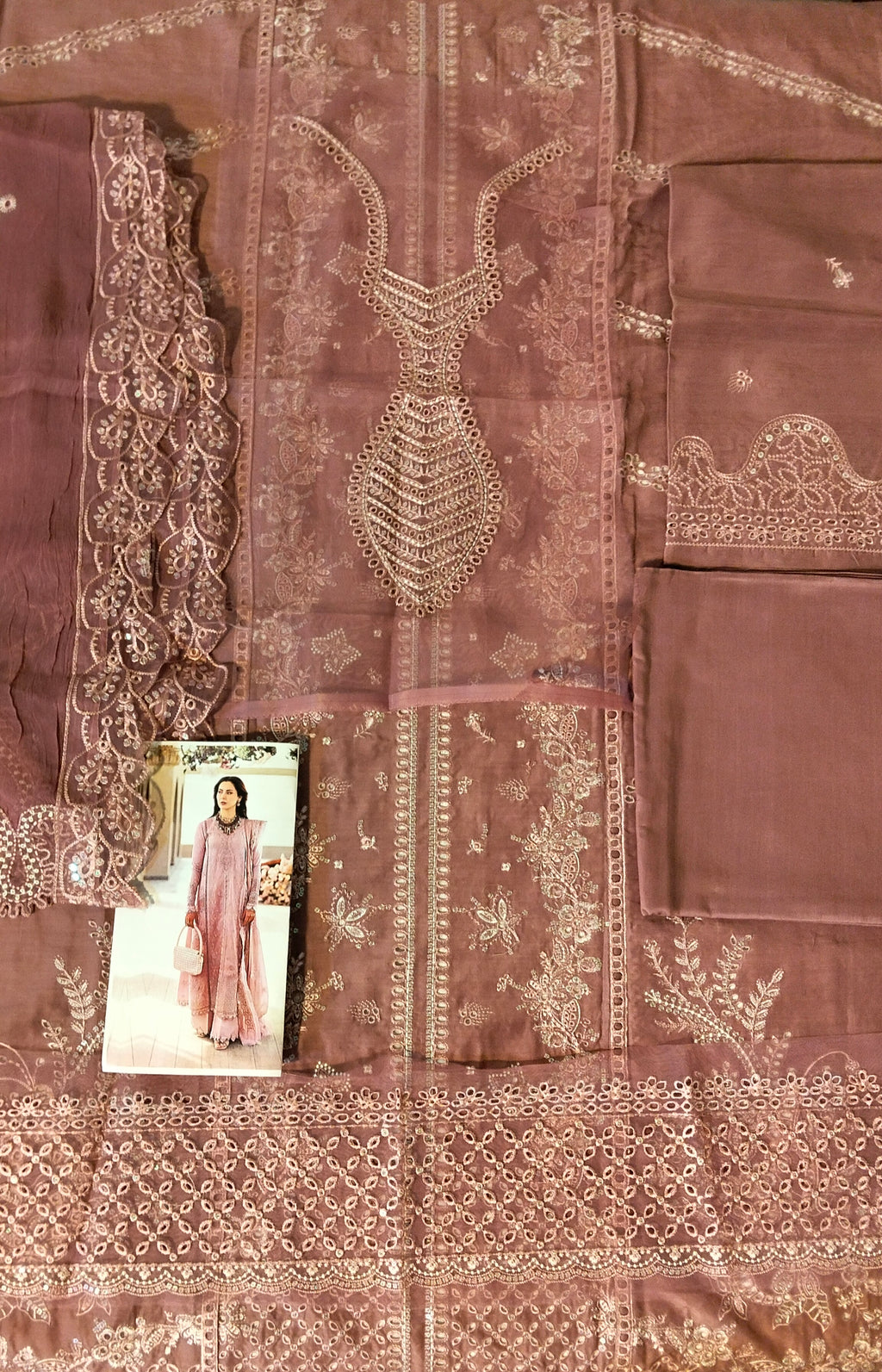 Qalamkahar Zoe Hit code Viscose Embroided 3pc