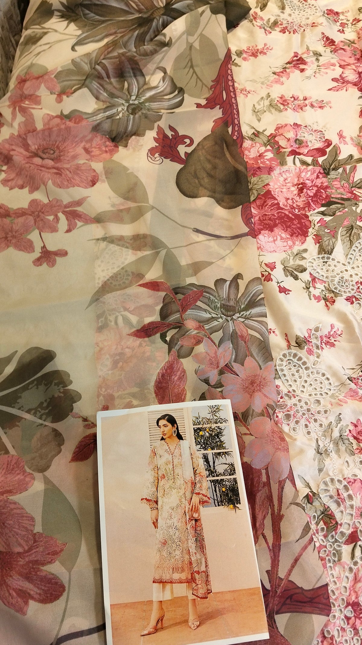 Barooque Silk Embroided 3Pc Hit Code UF4401 A