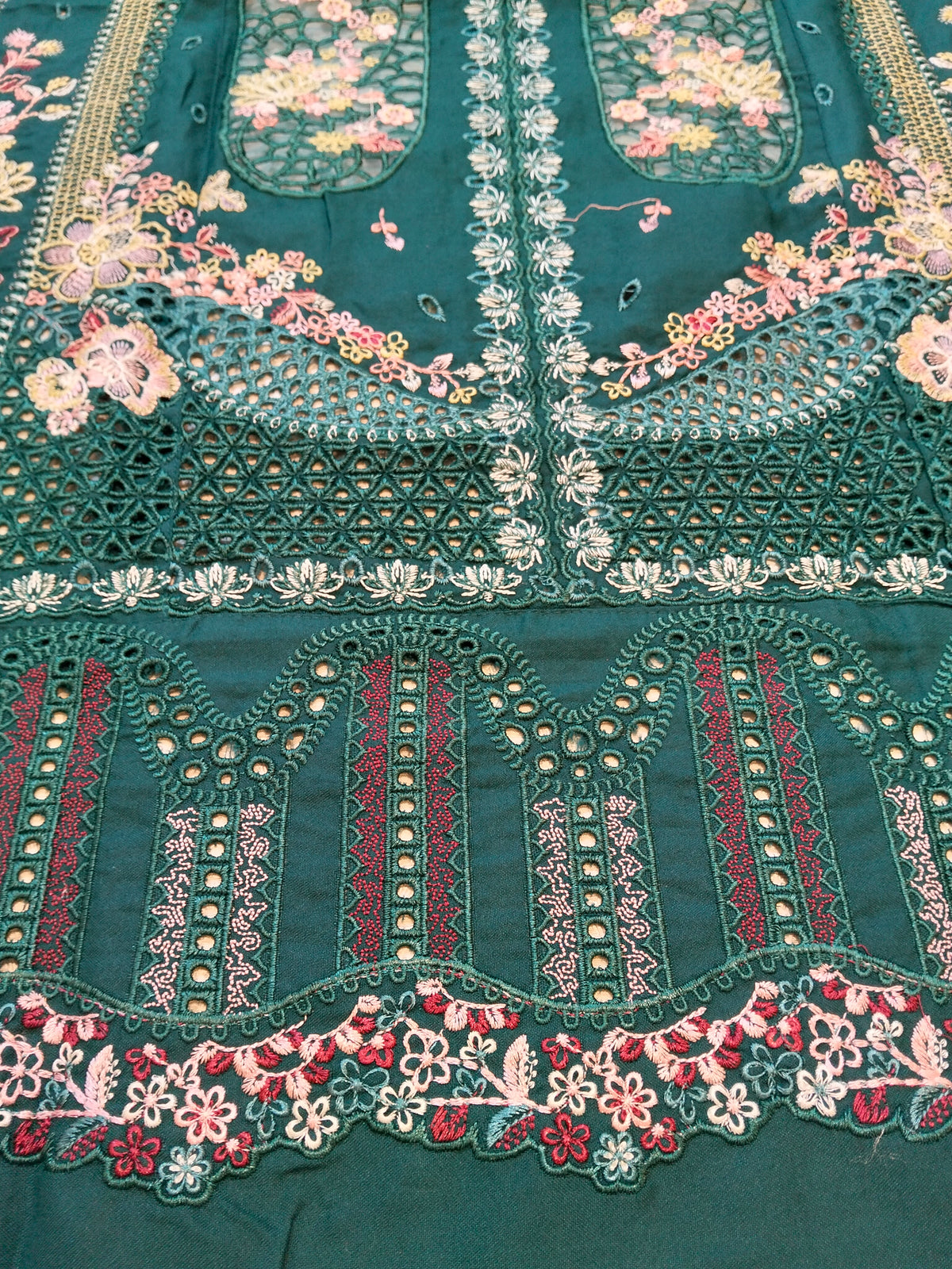 Bin ilyas Rose Embroided Viscose 3pc Hit Code 162-A