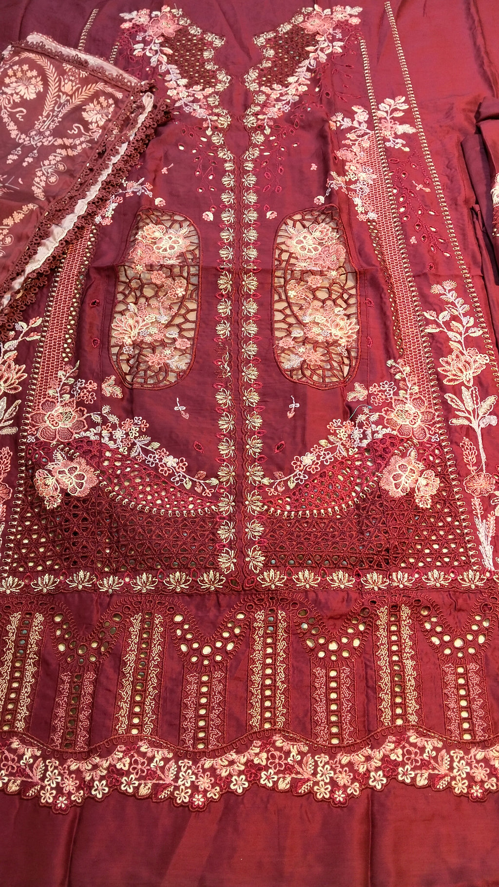 Bin ilyas Rose Embroided Viscose 3pc Hit Code