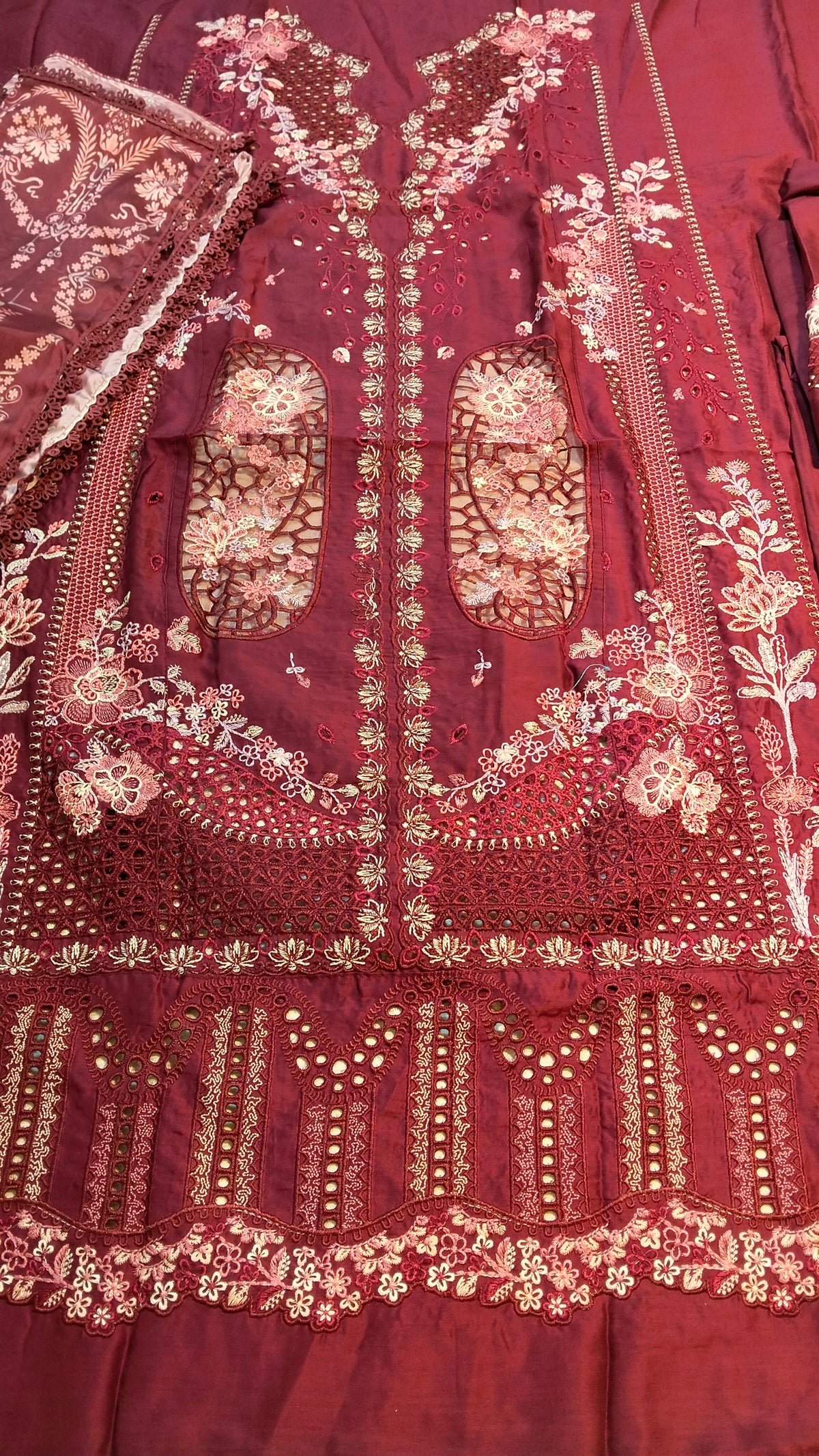 Bin ilyas Rose Embroided Viscose 3pc Hit Code