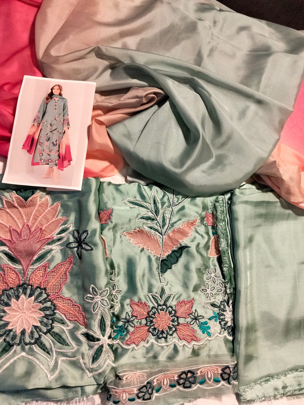 Barooque Silk Embroided 3pc Hit code