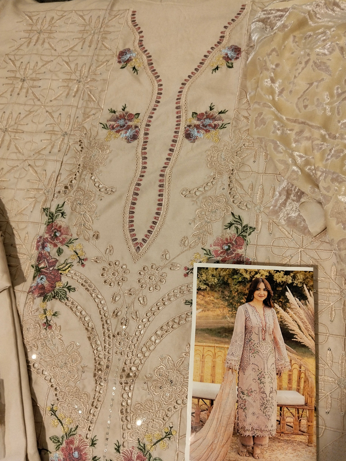Elaf Embroided Dhanak with plachi Shwal Hit code 02A