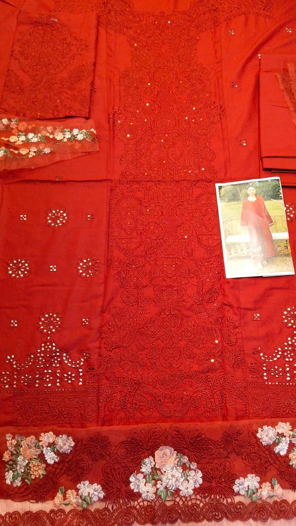 Elaf Embroided Dhanak Vs Plachi Shwal 3Pc Hit Code