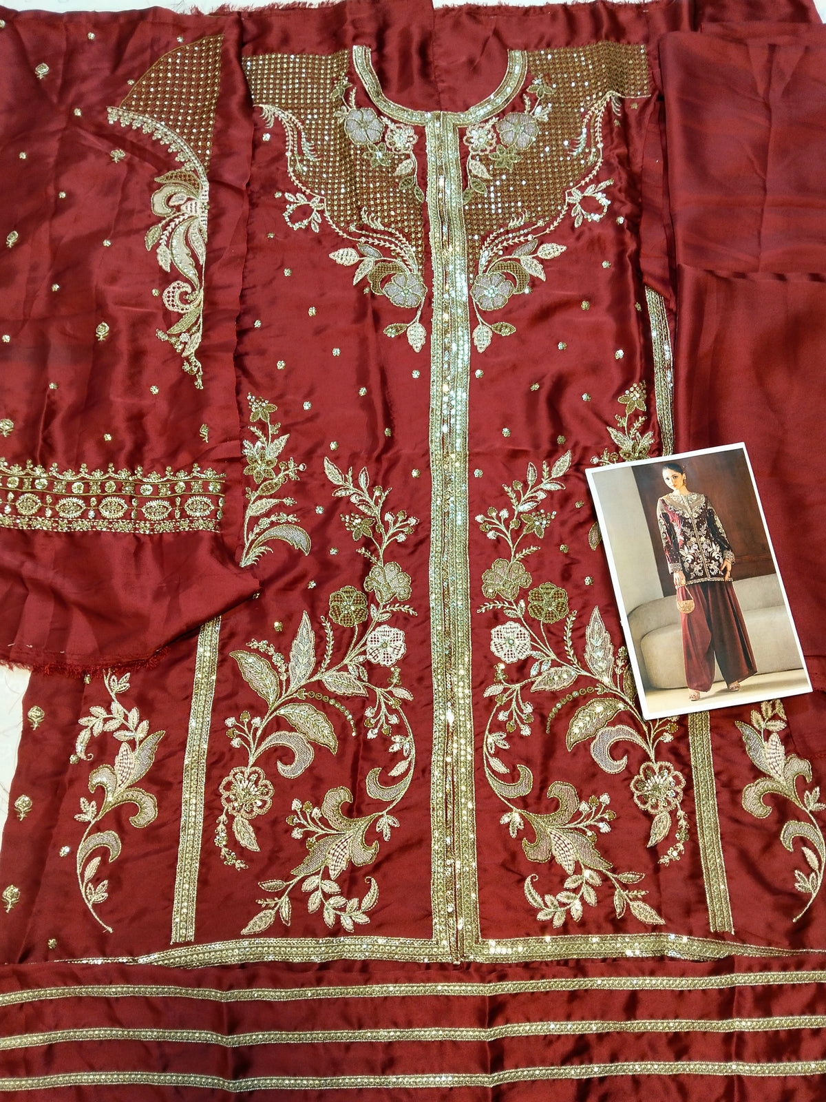 Ethnc Embroided 2-Piece Unstitched Hit Code E1077