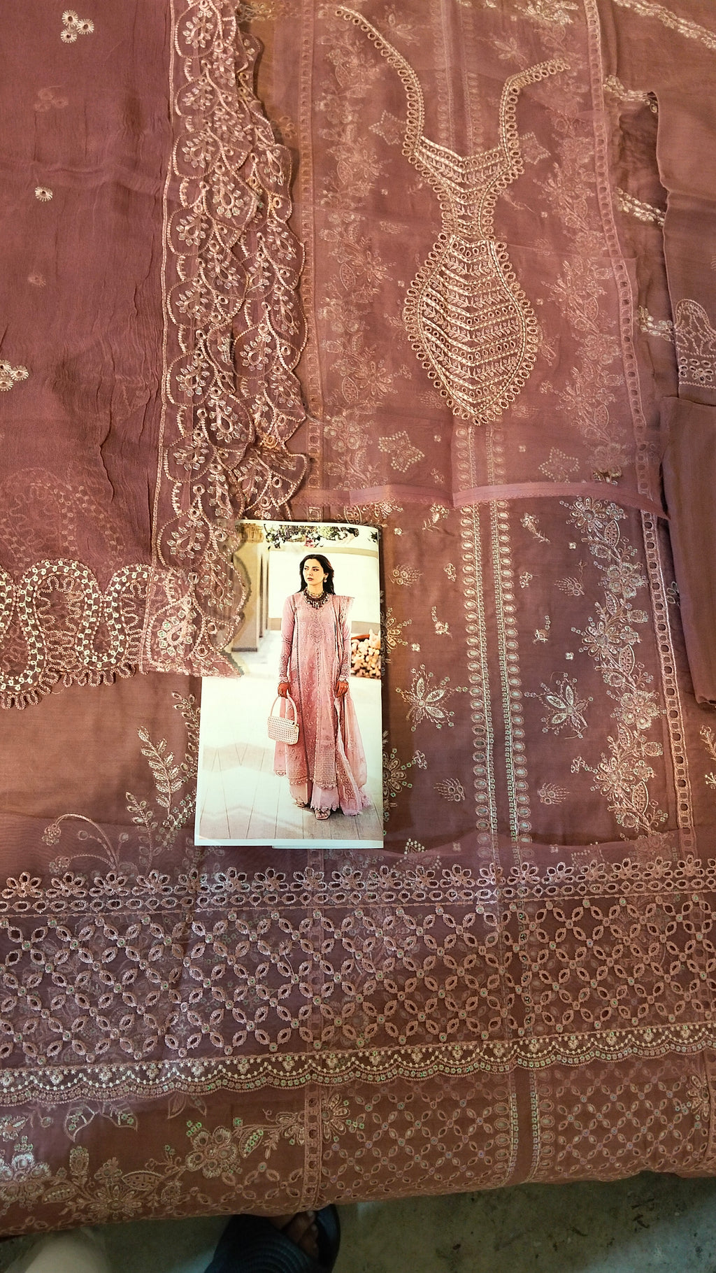 Qalamkahar Zoe Hit code Viscose Embroided 3pc