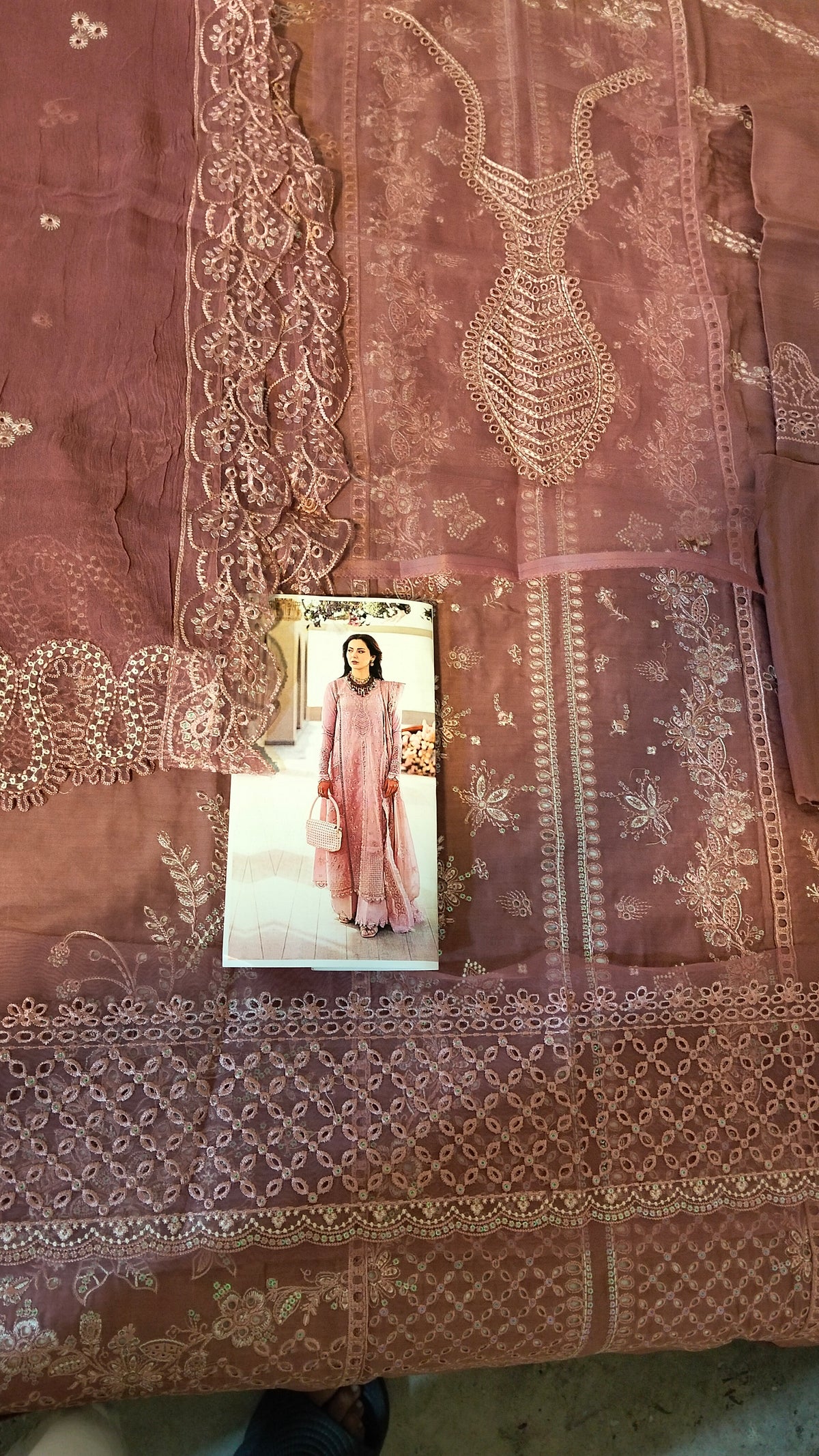 Qalamkahar Zoe Hit code Viscose Embroided 3pc