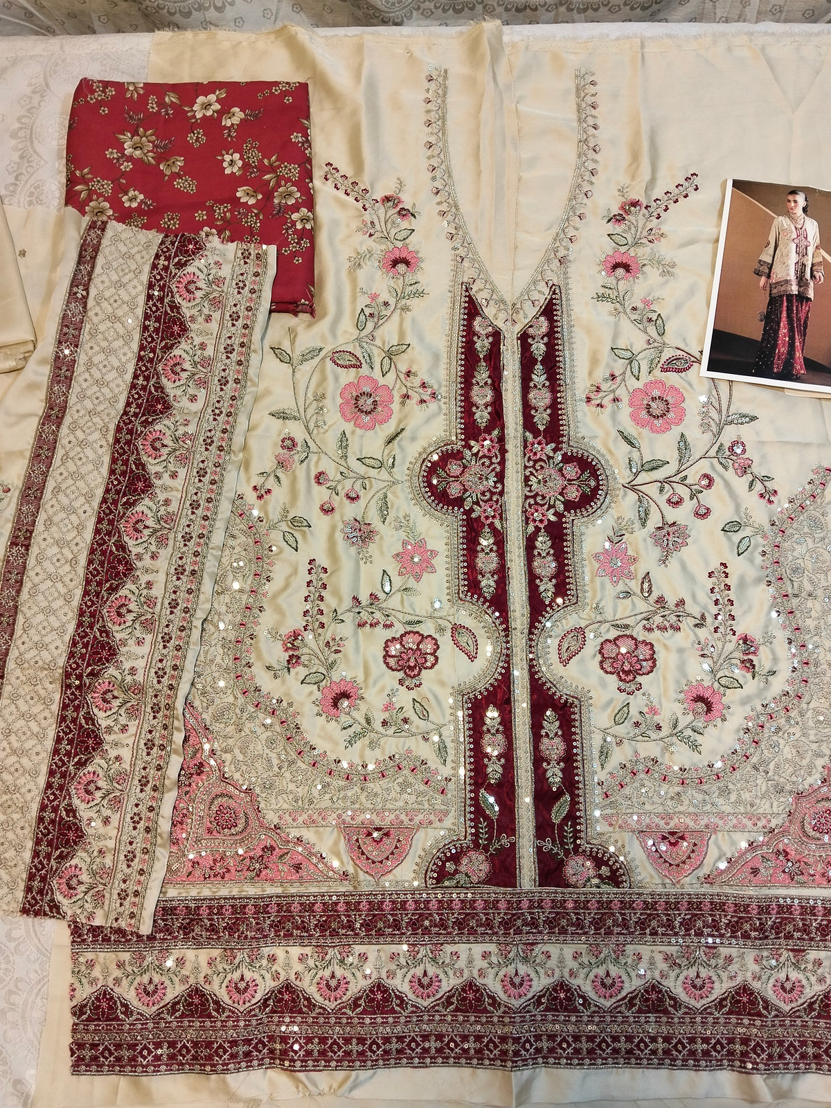 Ethnc Silk Embroided 2-Piece Hit Code E-1213