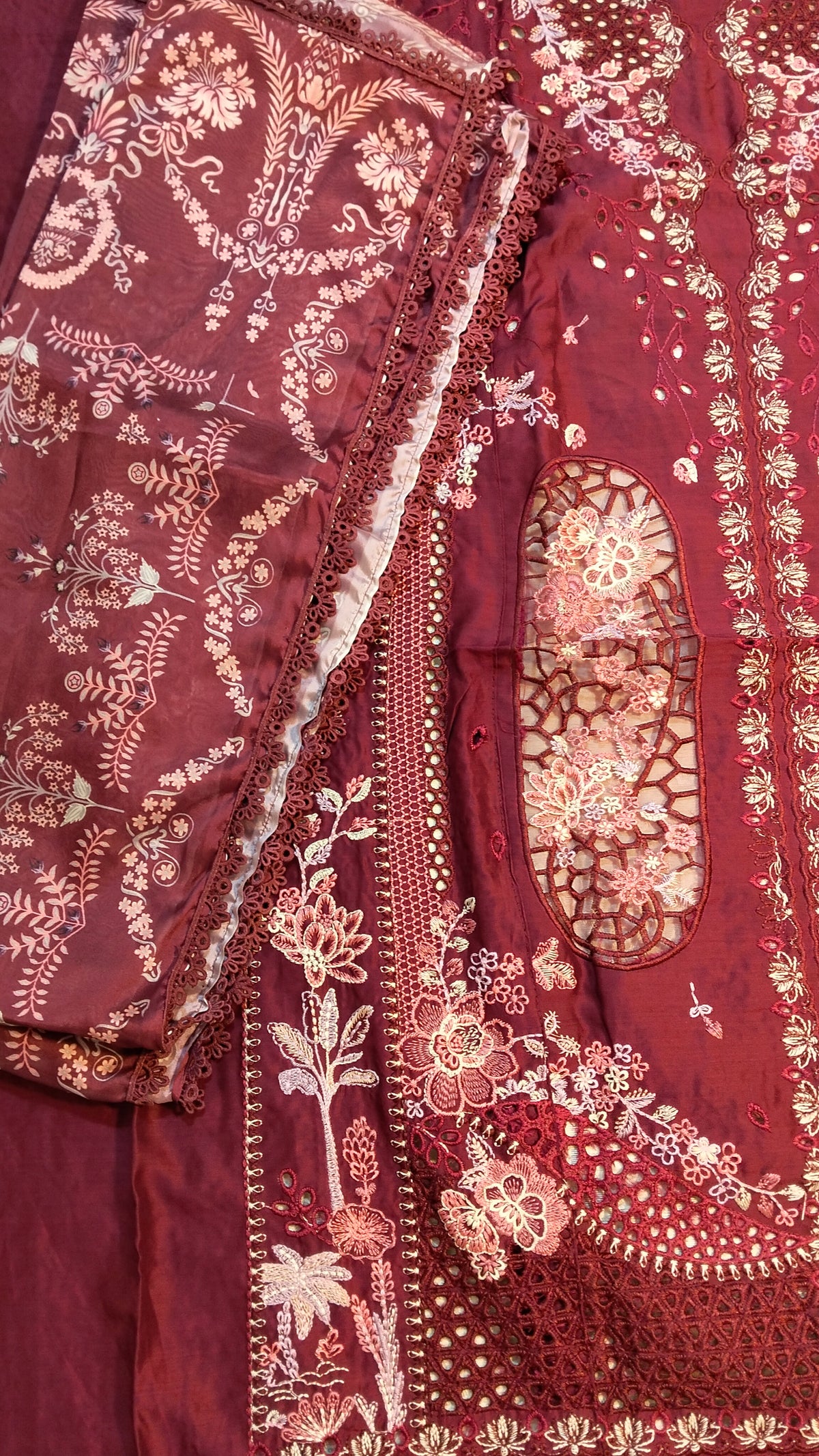Bin ilyas Rose Embroided Viscose 3pc Hit Code