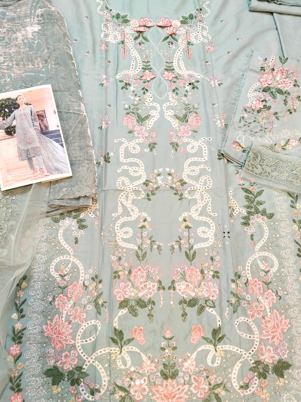 Maria.B Embroided Dhanak Vs Plachi Shwal 3pc Hit Code 112