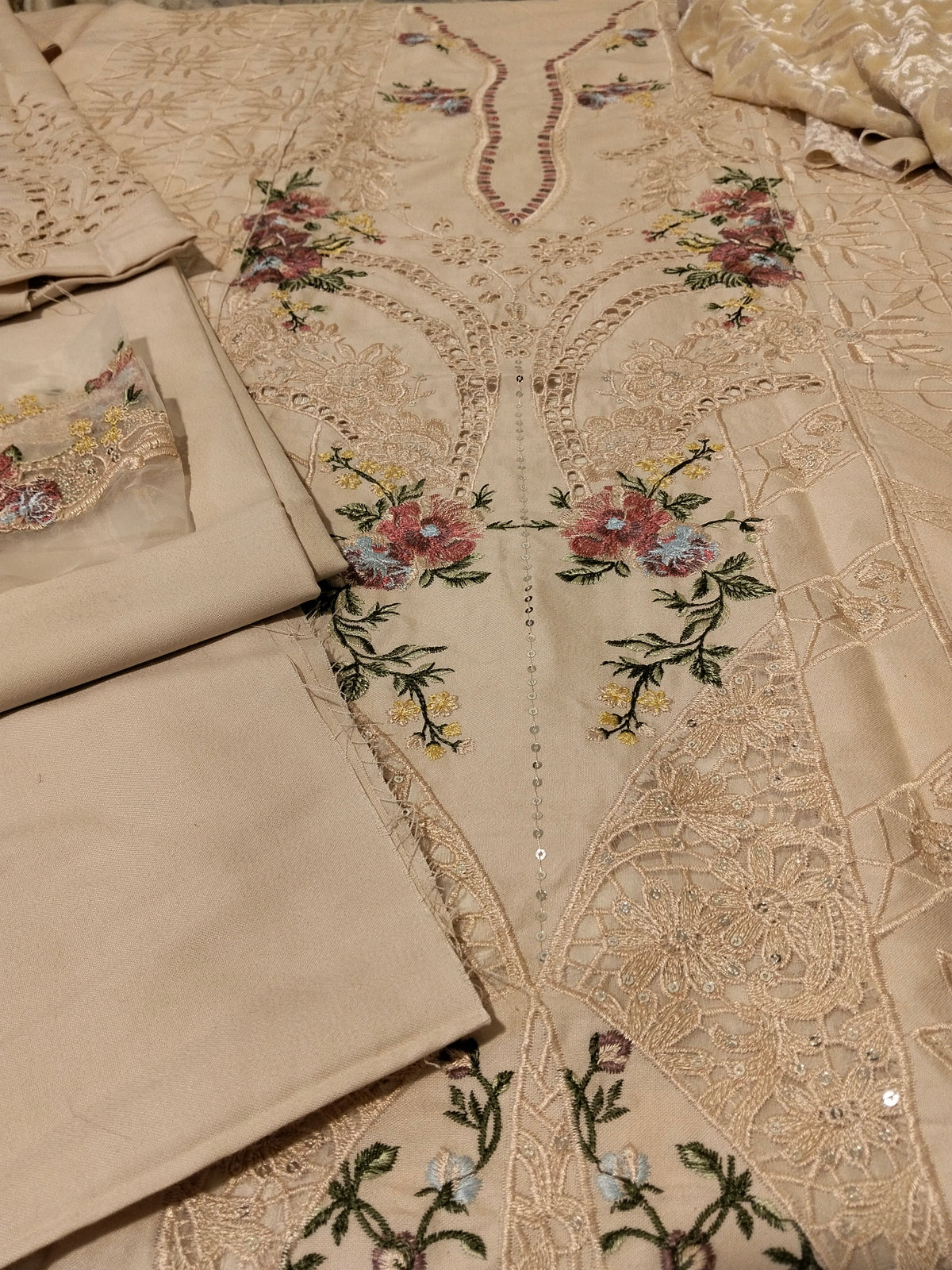 Elaf Embroided Dhanak with plachi Shwal Hit code 02A