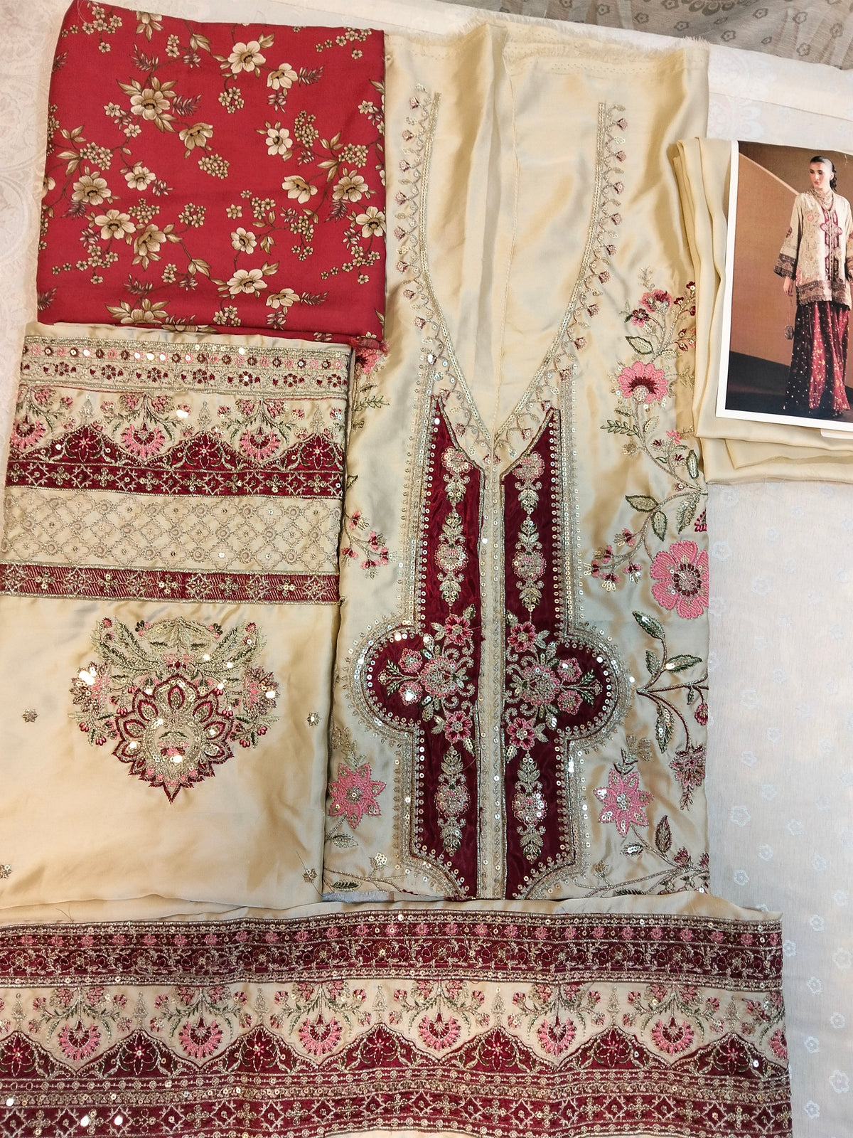 Ethnc Silk Embroided 2-Piece Hit Code E-1213