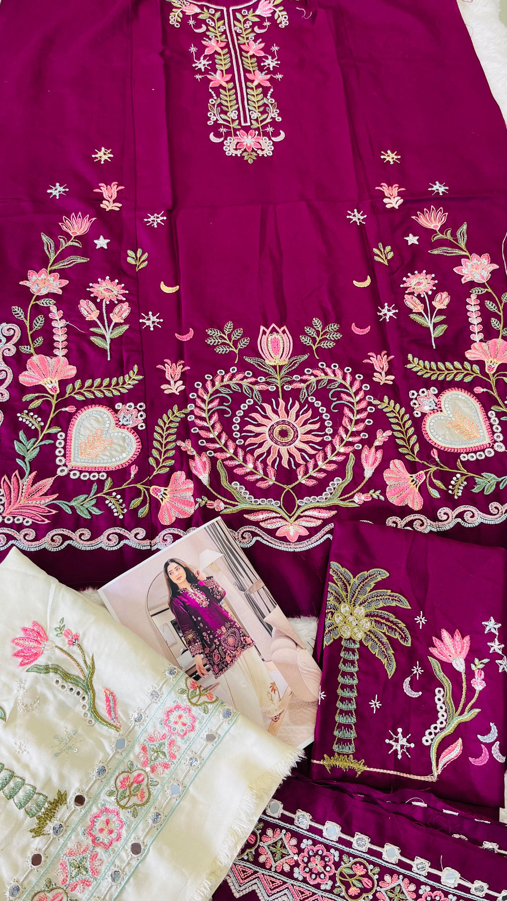 Ethnic Embroided Dhanak 2pc Hit Code