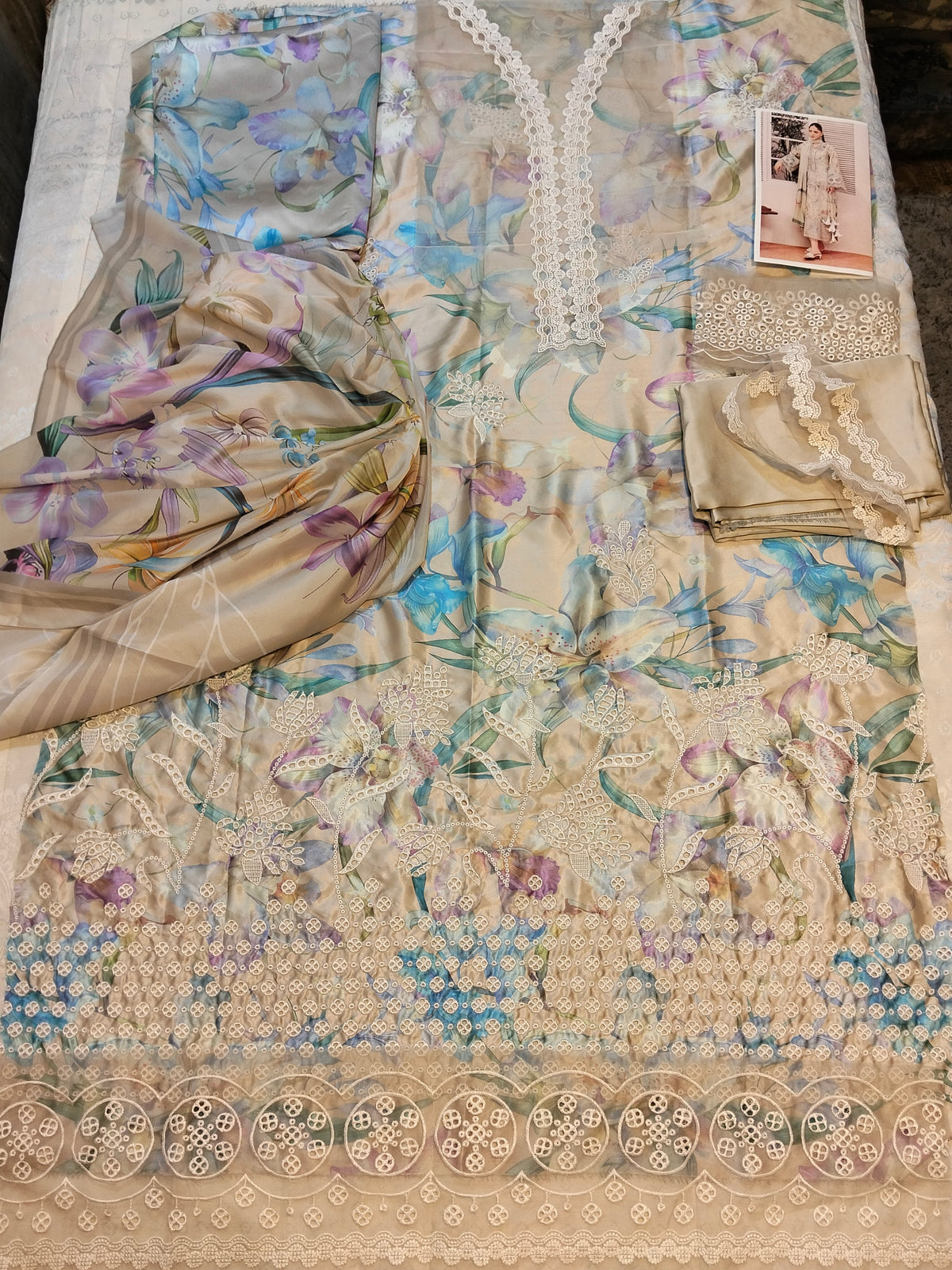 Barooque Embroided Silk print 3pc Hit Code 4410