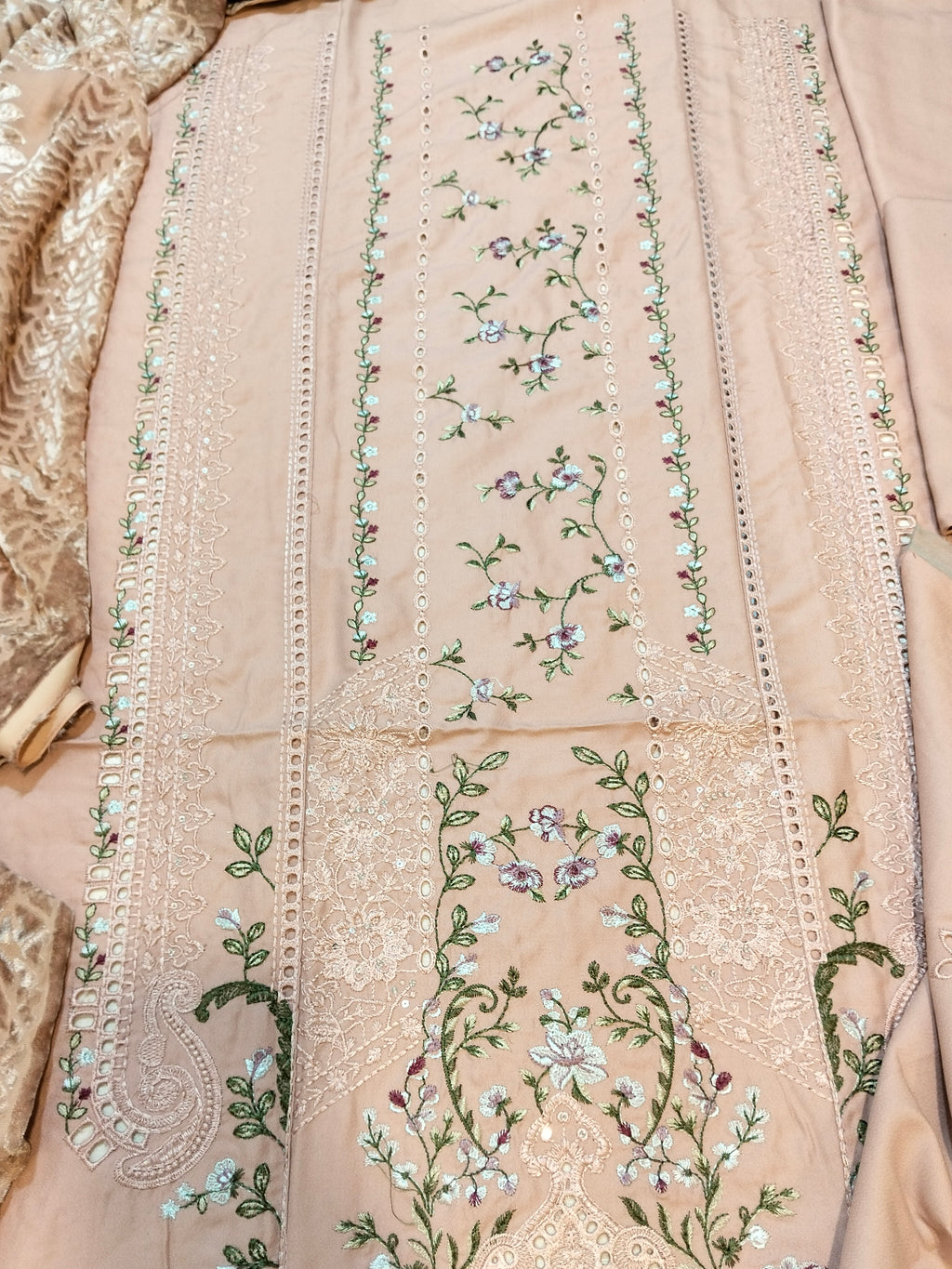 Elaf Embroided Dhanak Vs Plachi Shwal 3pc Hit Code  H55