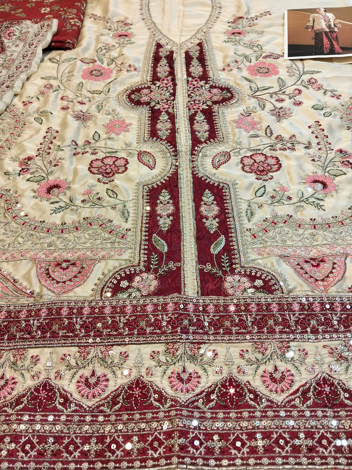 Ethnc Silk Embroided 2-Piece Hit Code E-1213
