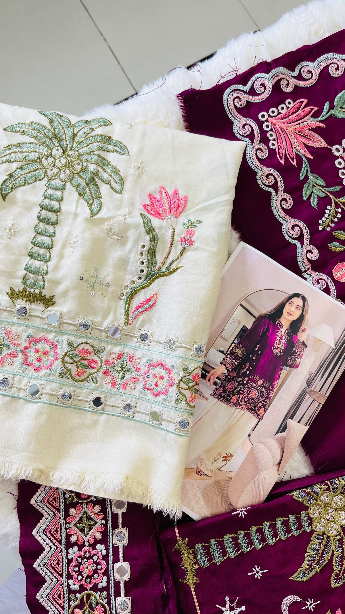 Ethnic Embroided Dhanak 2pc Hit Code