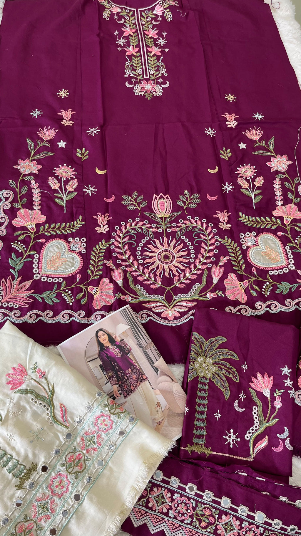 Ethnic Embroided Dhanak 2pc Hit Code