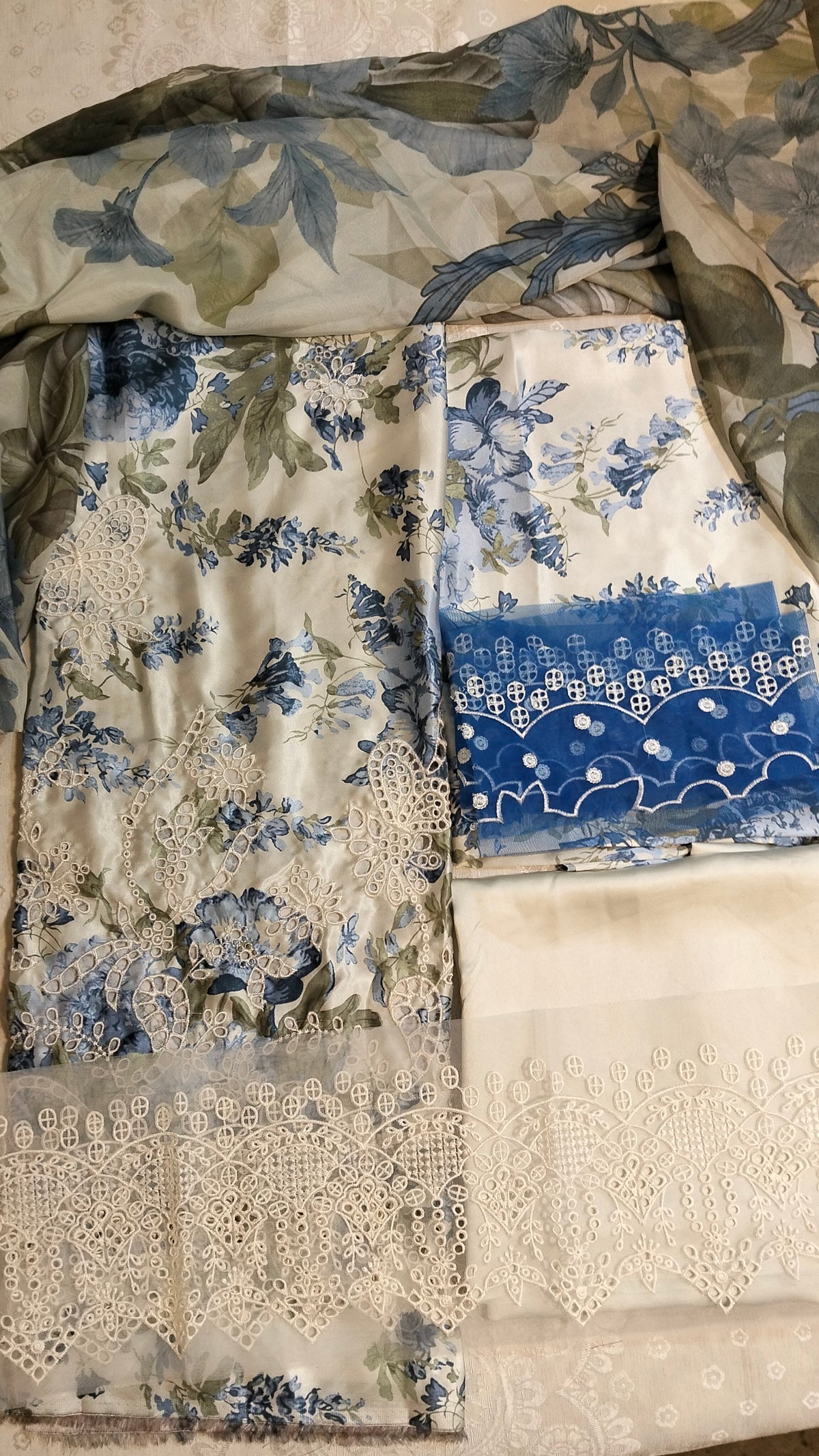 Barooque Silk Embroided 3Pc Hit Code Uf 4401 A