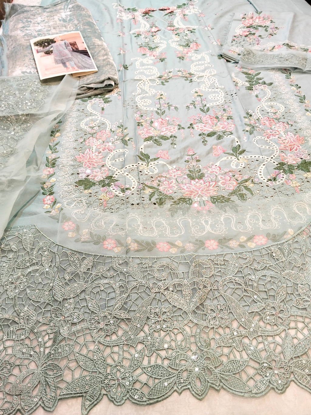 Maria.B Embroided Dhanak Vs Plachi Shwal 3pc Hit Code 112