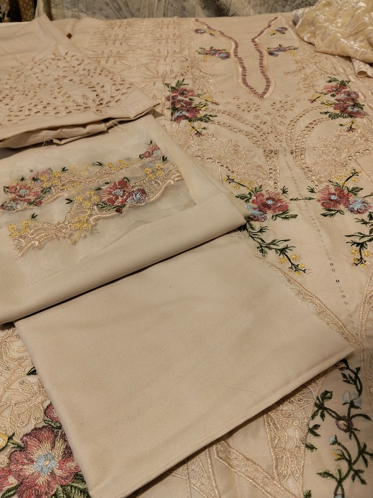 Elaf Embroided Dhanak with plachi Shwal Hit code 02A