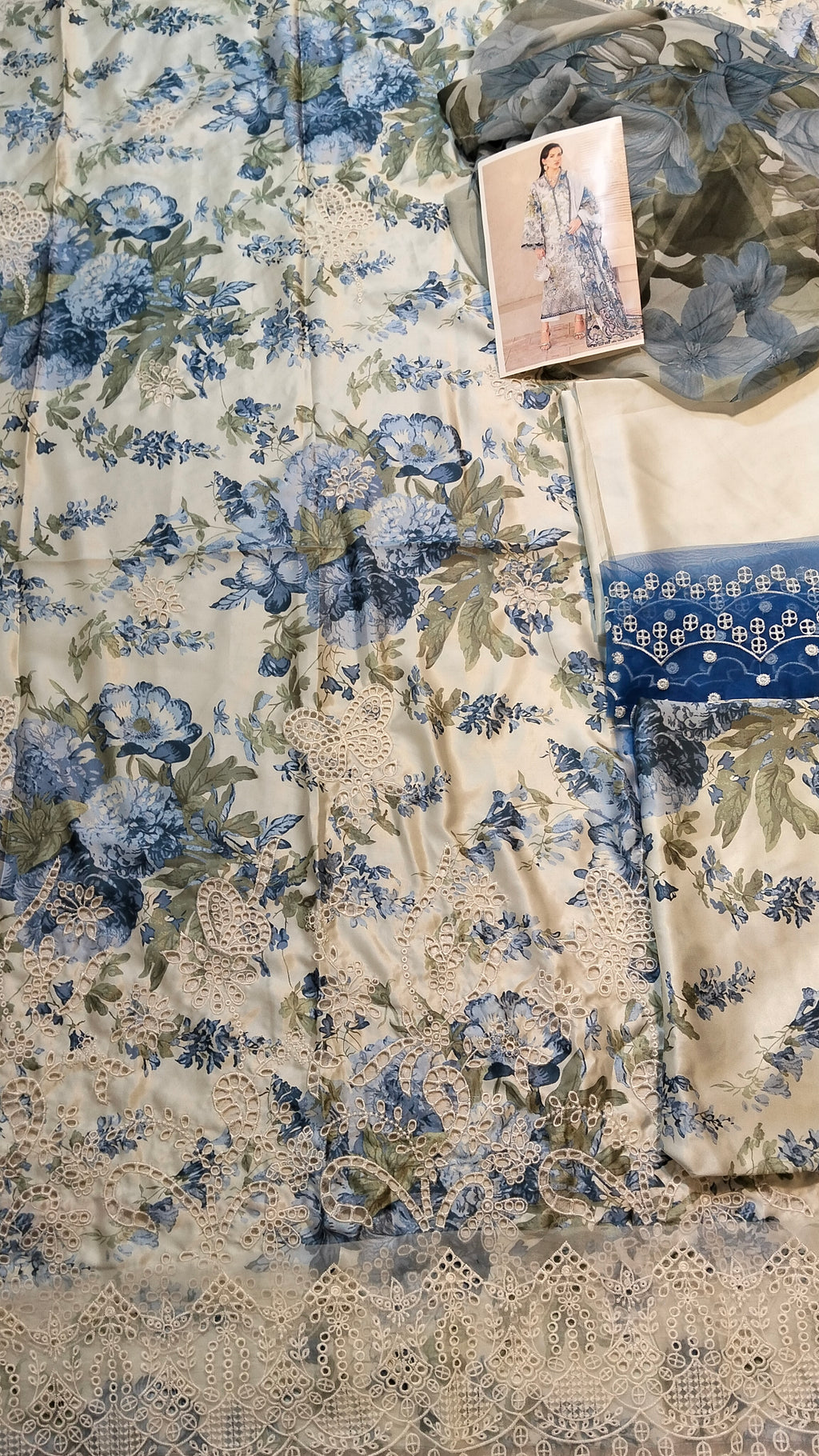 Barooque Silk Embroided 3Pc Hit Code Uf 4401 A