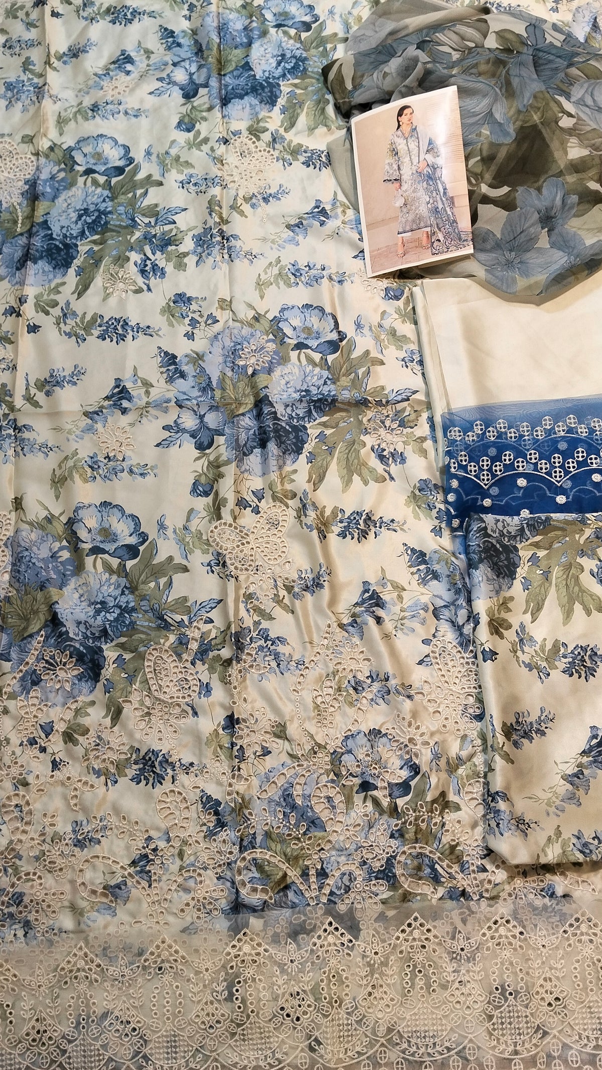 Barooque Silk Embroided 3Pc Hit Code Uf 4401 A