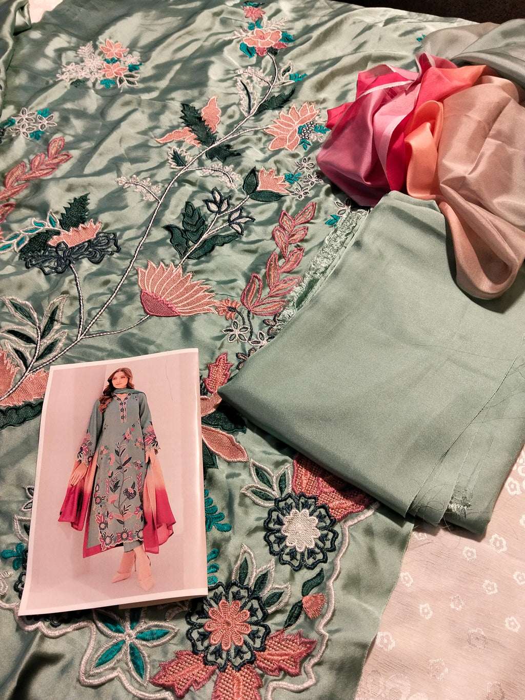 Barooque Silk Embroided 3pc Hit code