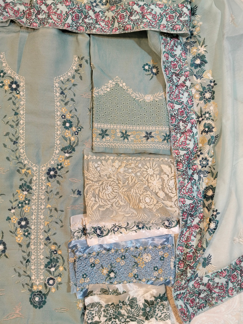 Republic Embroided Karandi 3pc Hit Code D-03 Lilas