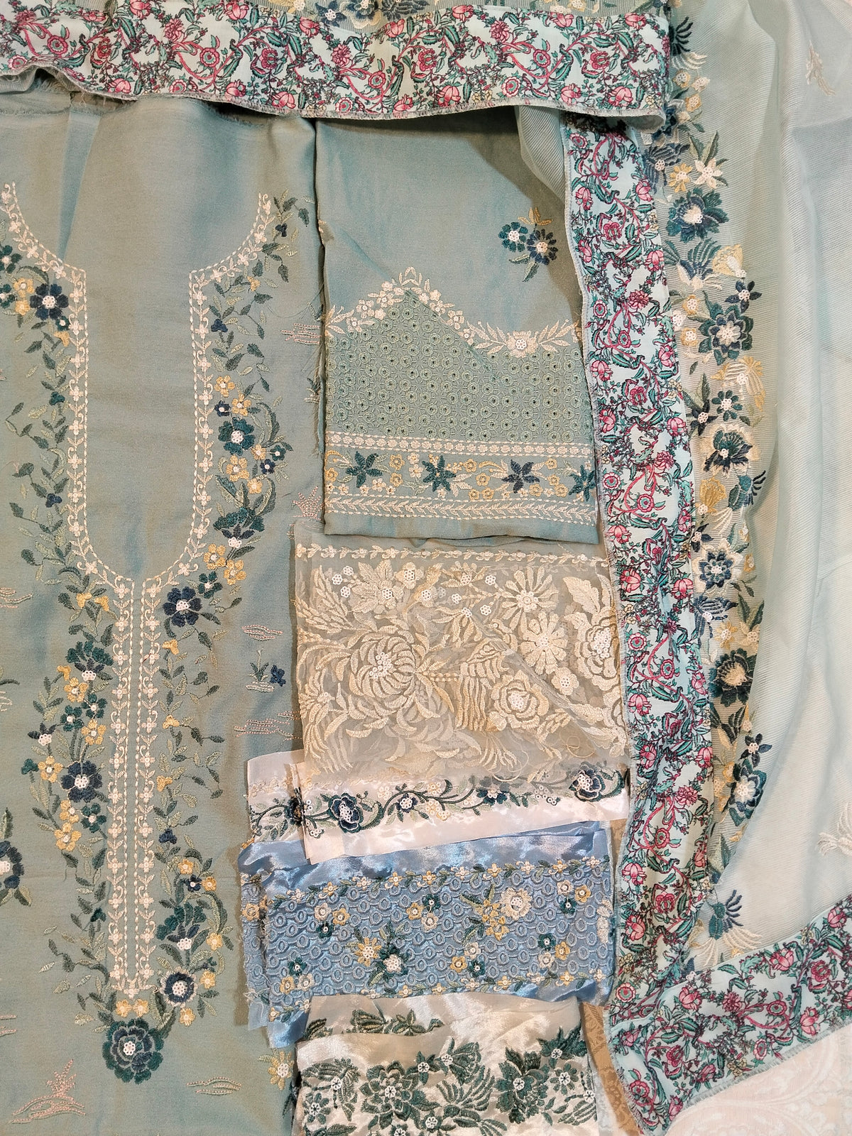 Republic Embroided Karandi 3pc Hit Code D-03 Lilas