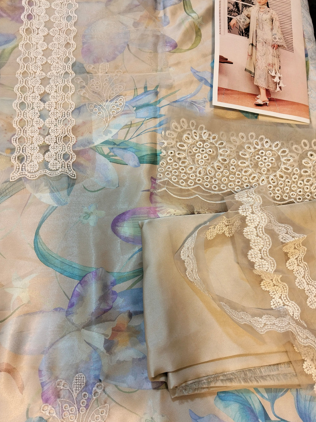 Barooque Embroided Silk print 3pc Hit Code 4410