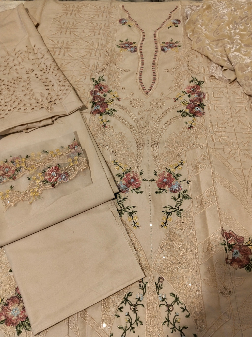 Elaf Embroided Dhanak with plachi Shwal Hit code 02A