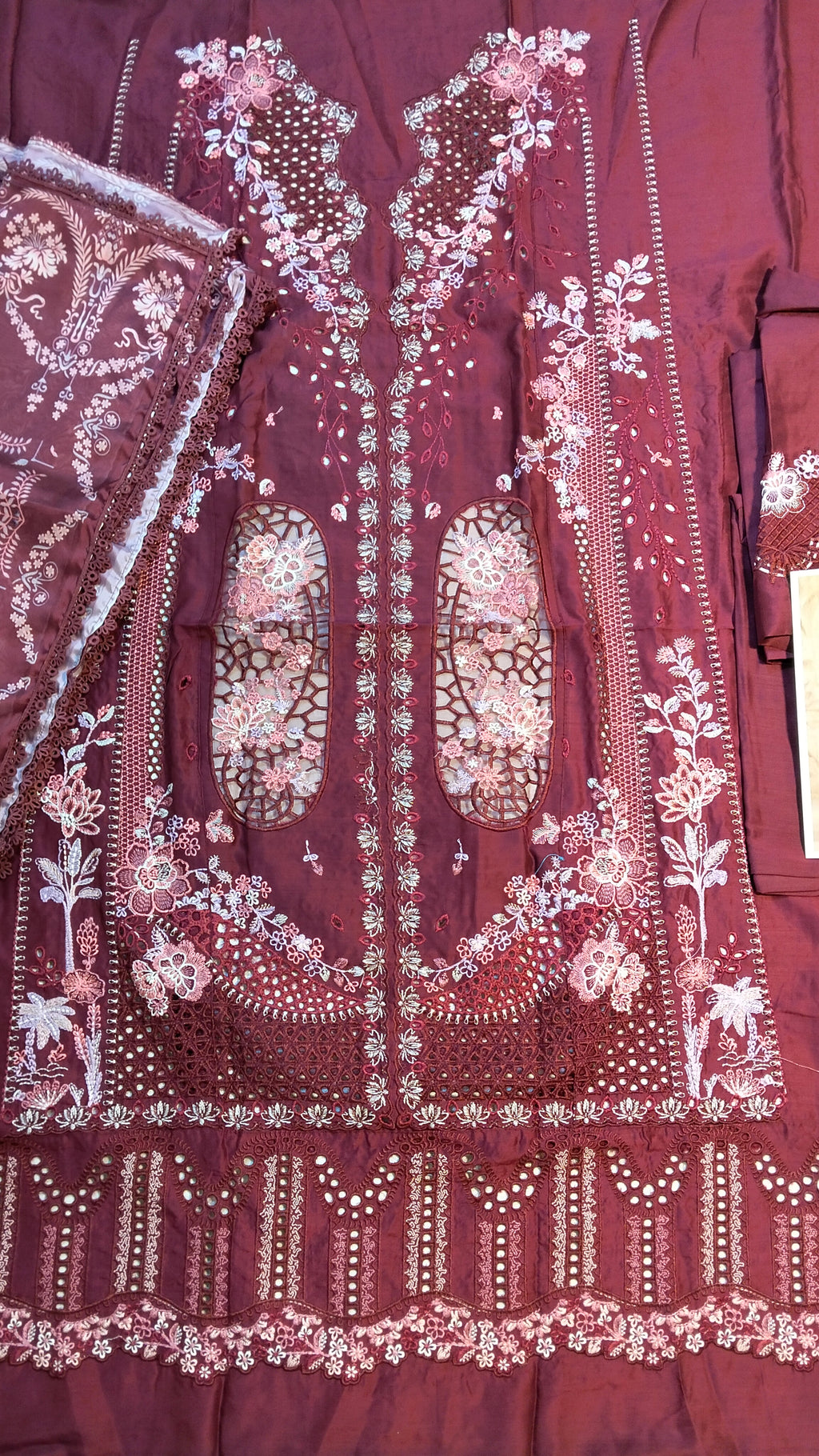 Bin ilyas Rose Embroided Viscose 3pc Hit Code