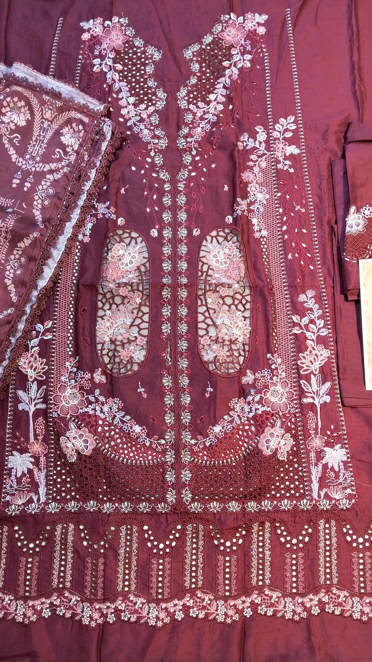Bin ilyas Rose Embroided Viscose 3pc Hit Code