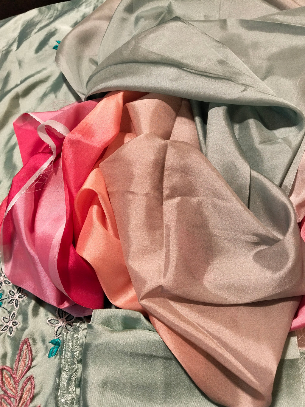 Barooque Silk Embroided 3pc Hit code