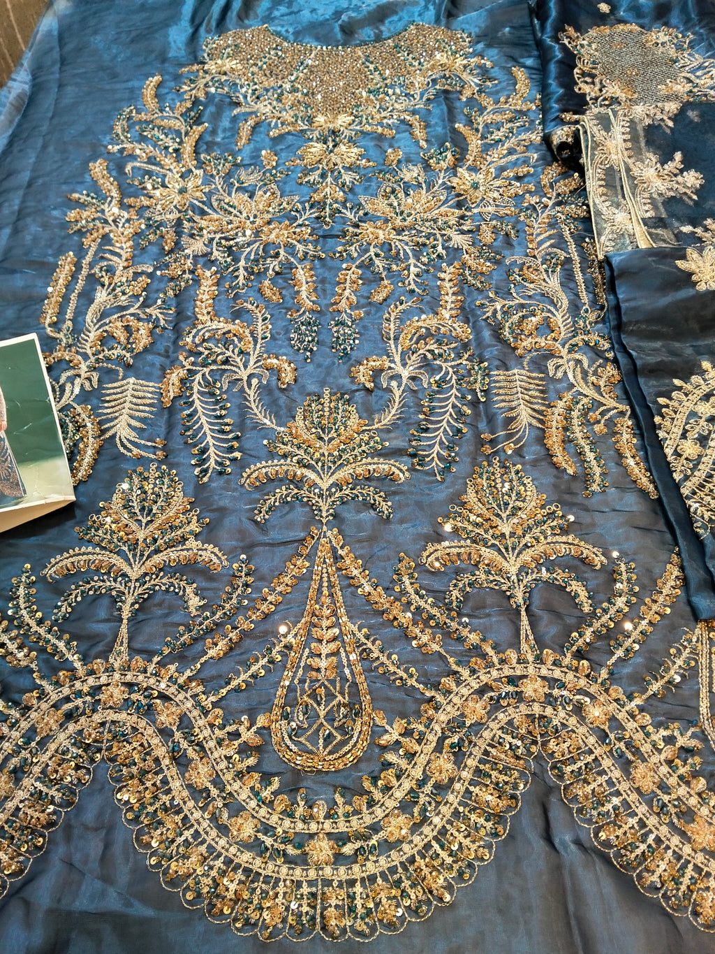 Soraya shaish silk 3pc Hit Code D05