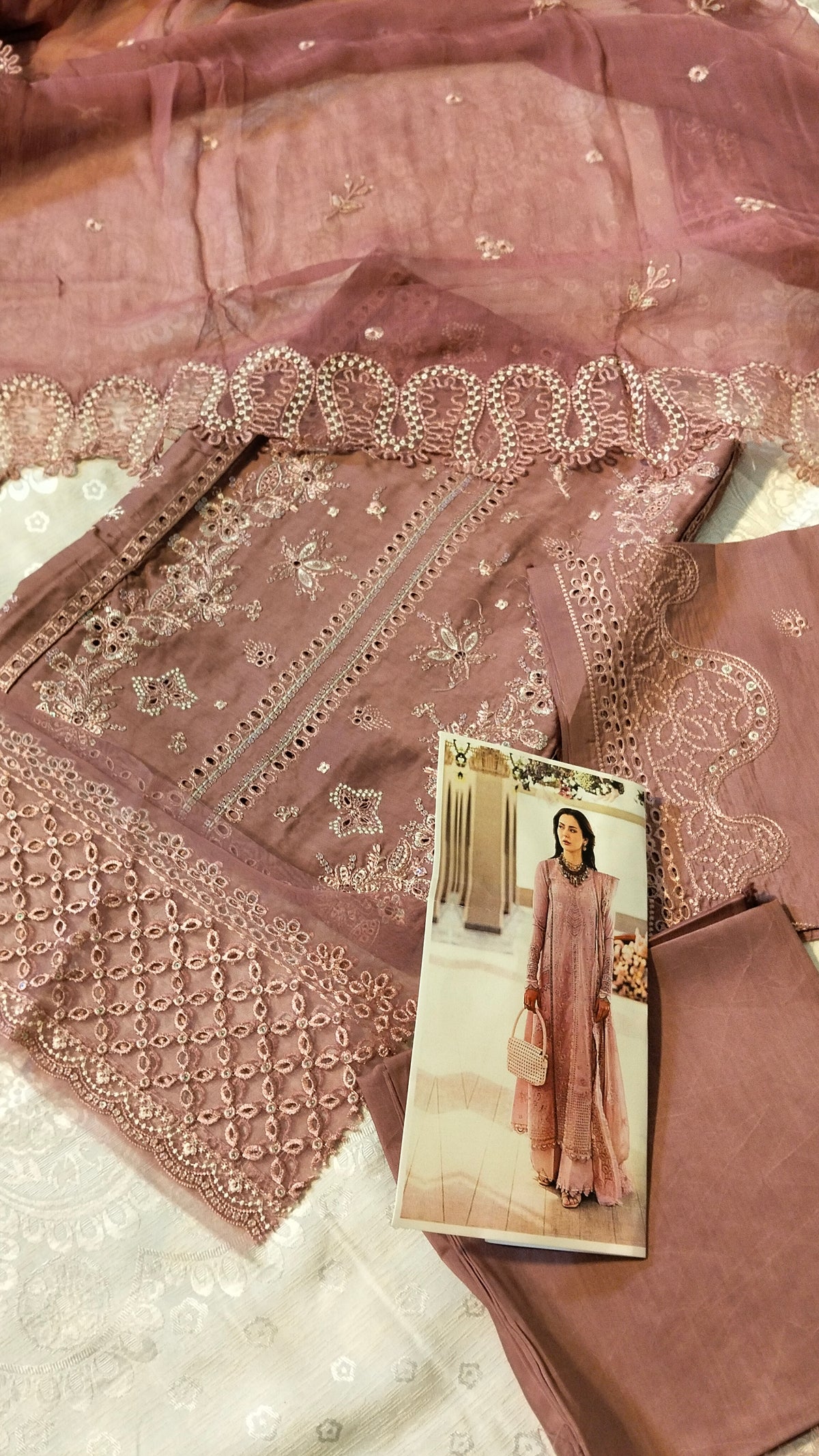 Qalamkahar Zoe Hit code Viscose Embroided 3pc